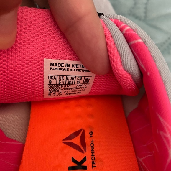 Women’s Reebok shoes size 8 - Picture 3 of 6